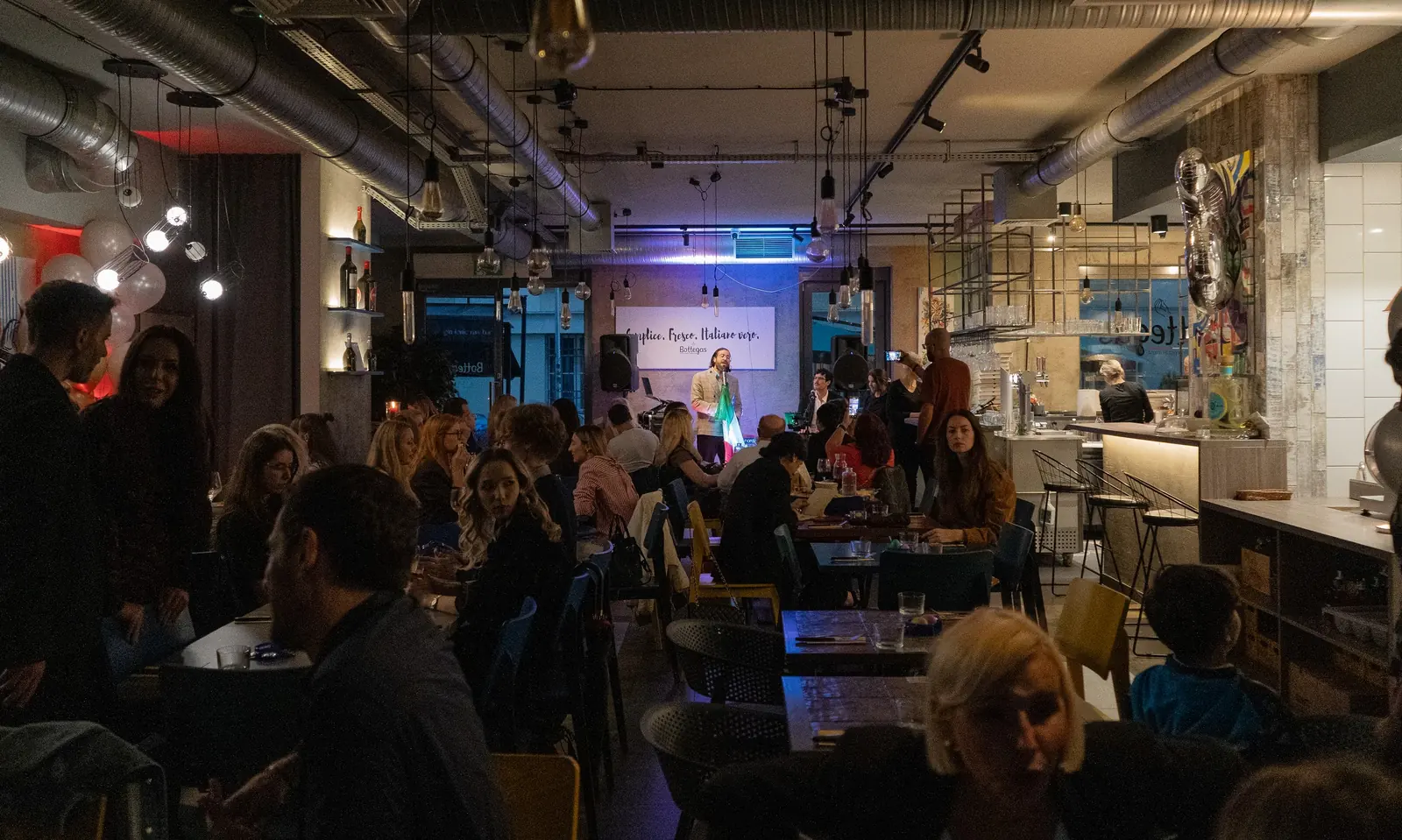 A full dining room at Bottegas, ul. Oboźna 9, during an evening of live Italian music